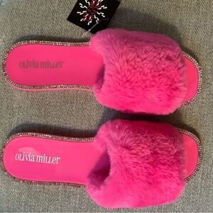 Hot pink rhinestone furry slides, women’s size 6, new with tags, style OMRA-8057